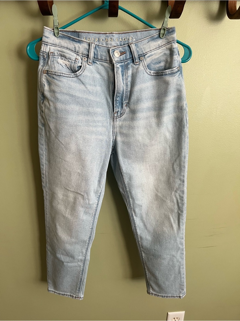 American Eagle Outfitters Light Blue Cropped Mom Jeans - High Rise